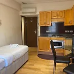 Lovely Studio Fits 3 Near Hyde Park-R22-Building32