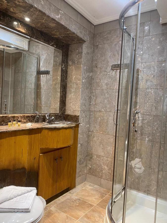 Lovely Studio Fits 3 Near Hyde Park-r22-building32